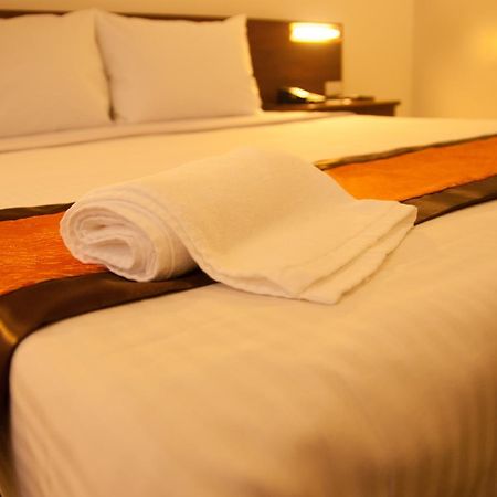 M Suites Hotel Makati City Luaran gambar