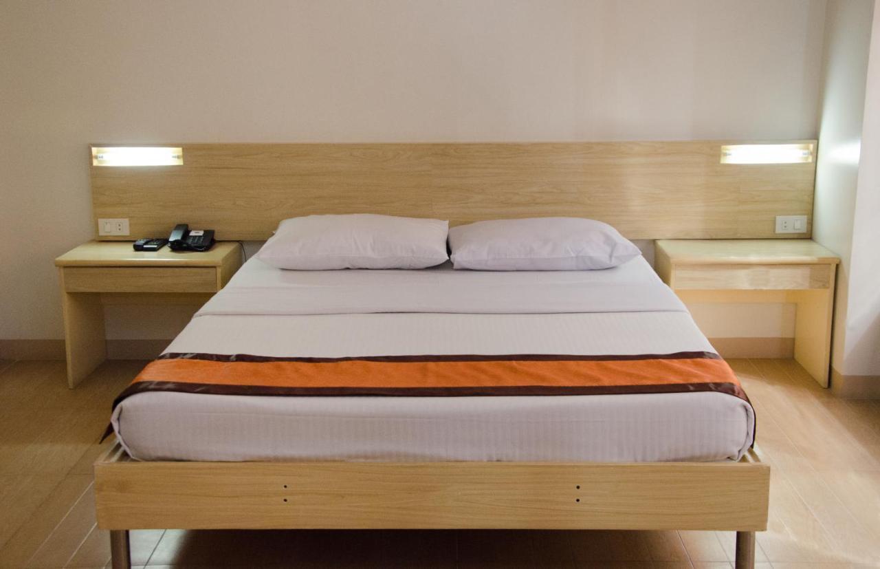 M Suites Hotel Makati City Luaran gambar