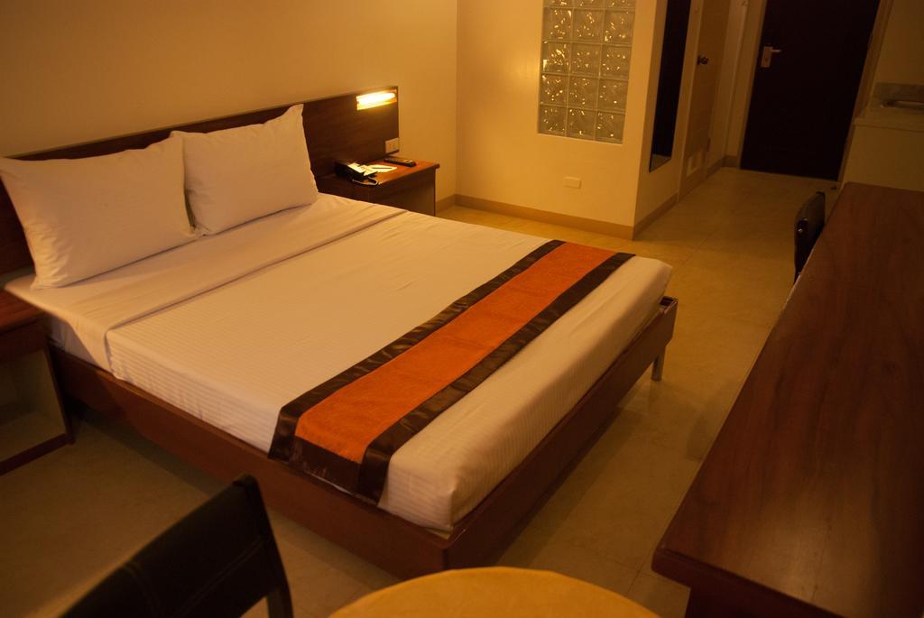 M Suites Hotel Makati City Bilik gambar