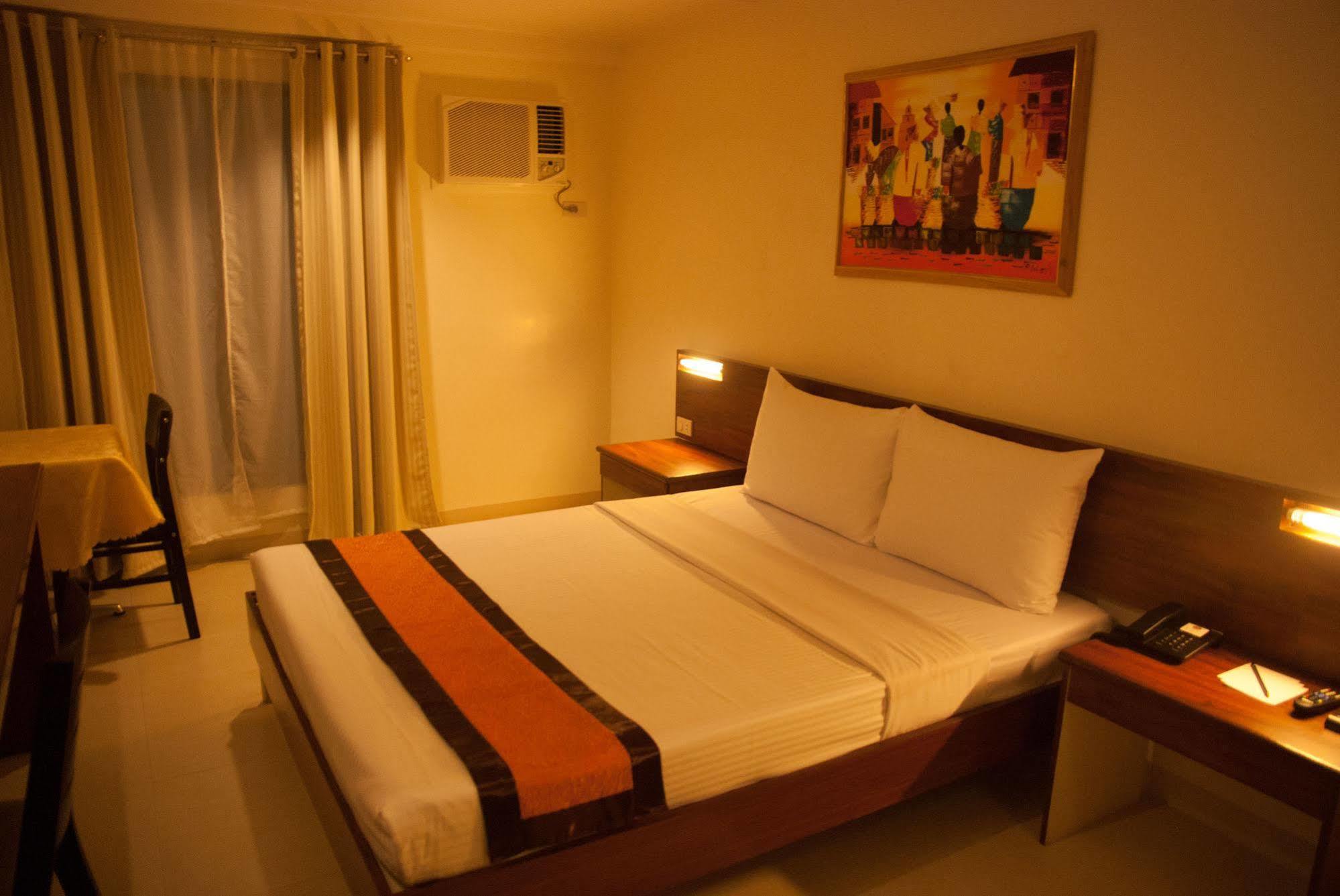 M Suites Hotel Makati City Luaran gambar